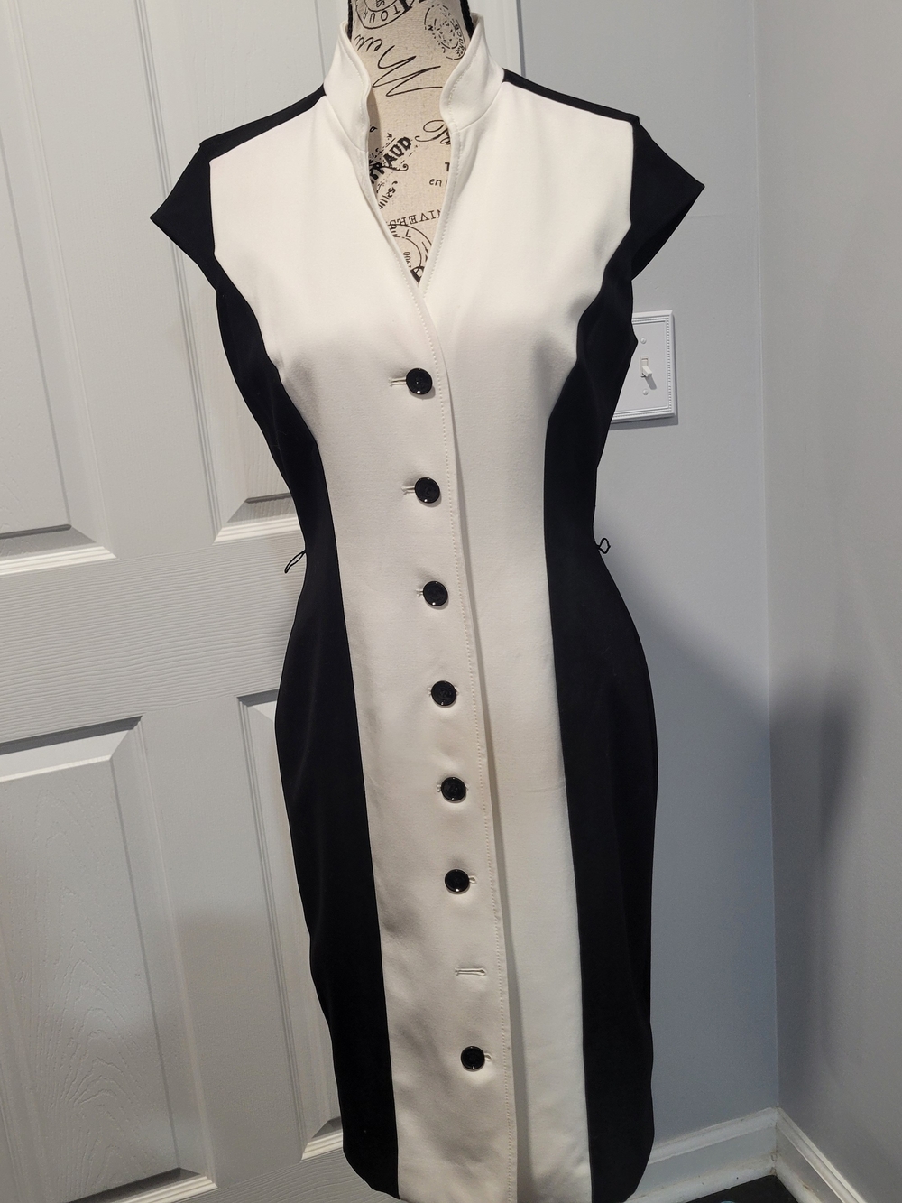 Calvin Klein Black and White Button-Front Midi Dress Sz. 6 Excellent Condition